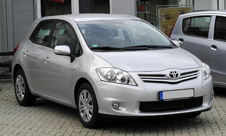 toyota auris cena wymiany alternatora