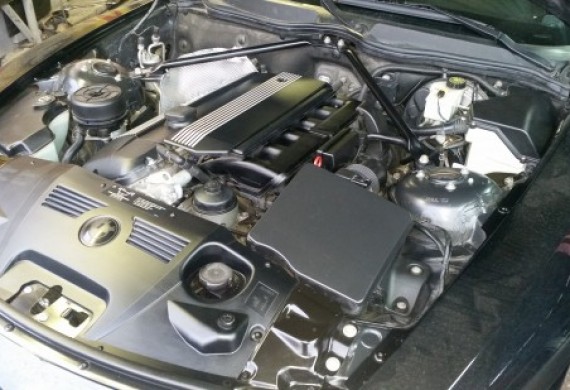 Serwis olejowy BMW Z4 plus mycie komory silnika 