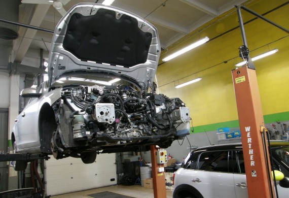 Wymiana silnika w samochodzie Volvo 5C