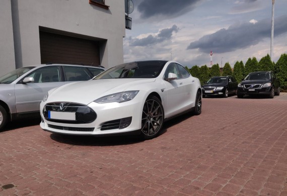 Serwis samochodów elektrycznych Tesla